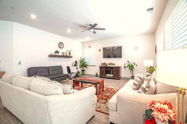 9444 Quintero Ave, Elk Grove, CA 95624