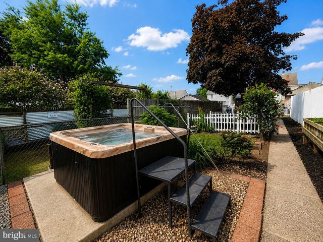 525 LOCUST ST, Bristol, PA 19007