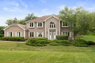 25410 N Cayuga Trail, Lake Barrington, IL 60010