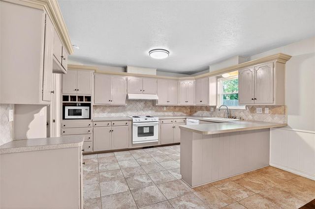 1905 Plymouth Lane, Oklahoma City, OK 73120