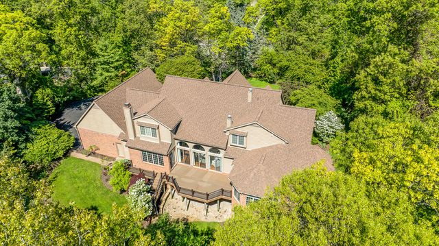 9222 Northpointe Ridge, Brighton, MI 48114