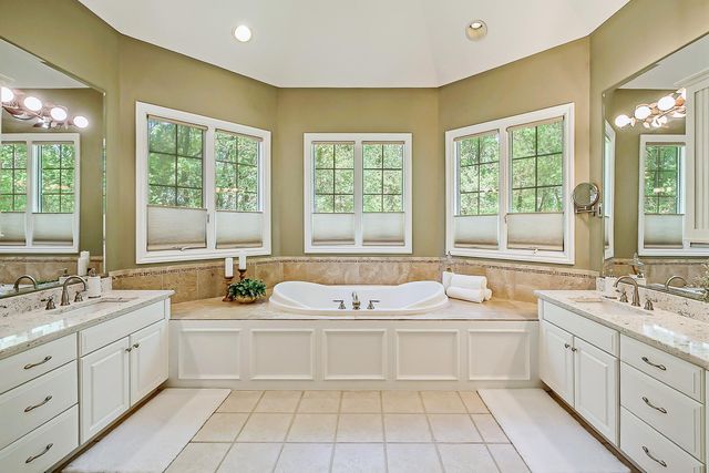 9222 Northpointe Ridge, Brighton, MI 48114