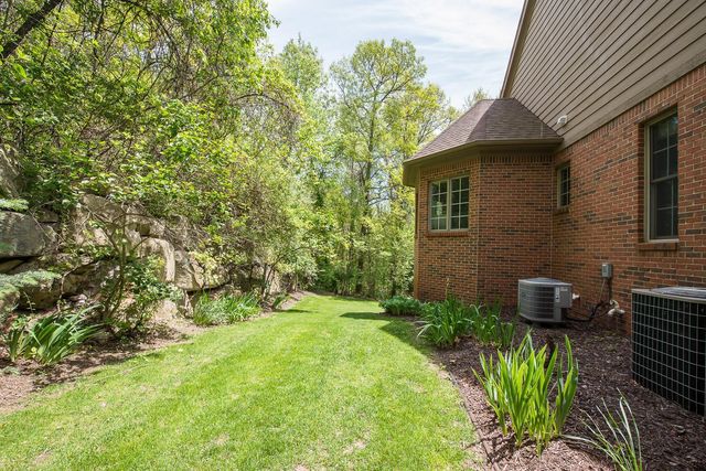 9222 Northpointe Ridge, Brighton, MI 48114