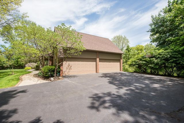 9222 Northpointe Ridge, Brighton, MI 48114