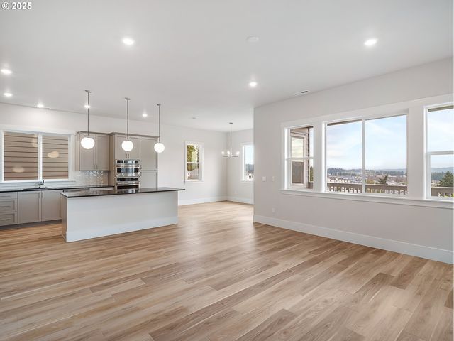 11824 Sw 182nd Ave, Beaverton, OR 97007