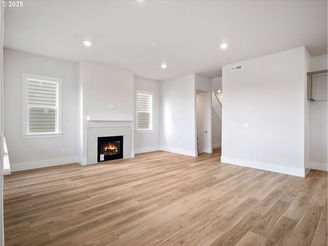 11824 Sw 182nd Ave, Beaverton, OR 97007