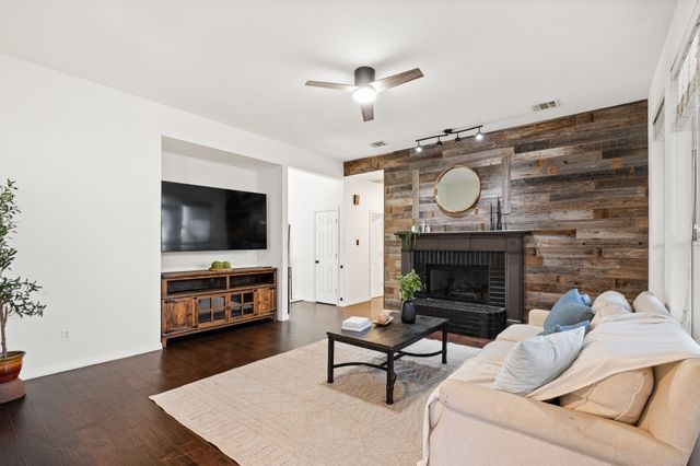 3905 Lakeside Drive, Rowlett, TX 75088