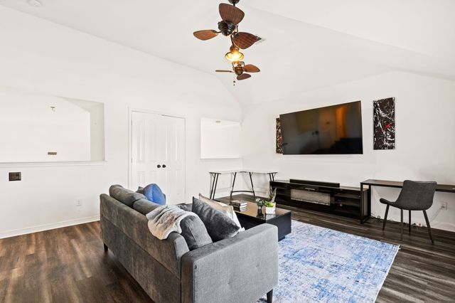 3905 Lakeside Drive, Rowlett, TX 75088