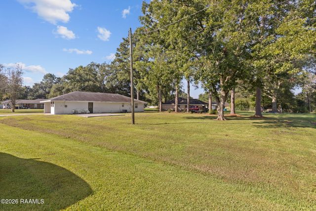 1039 Lynn Romero Drive, Breaux Bridge, LA 70517