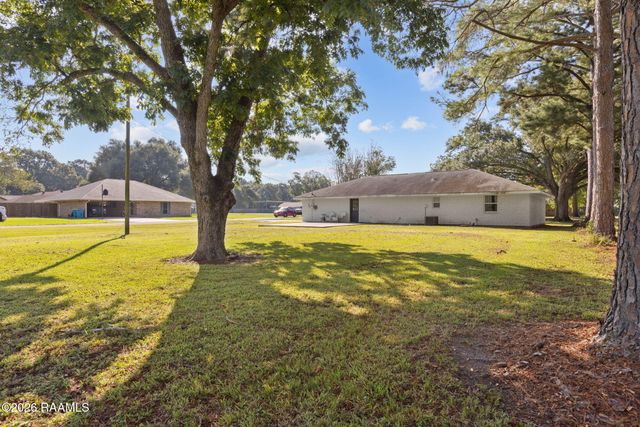 1039 Lynn Romero Drive, Breaux Bridge, LA 70517