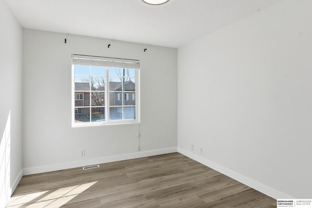 6318 N 148th Street, Omaha, NE 68116