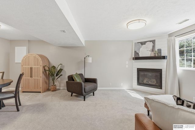 6318 N 148th Street, Omaha, NE 68116