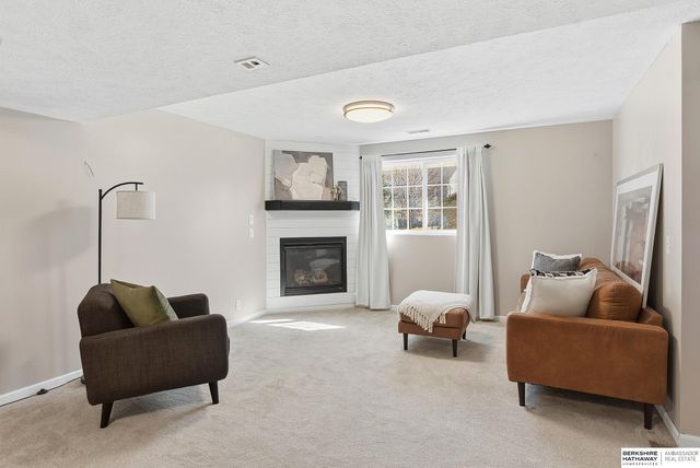 6318 N 148th Street, Omaha, NE 68116