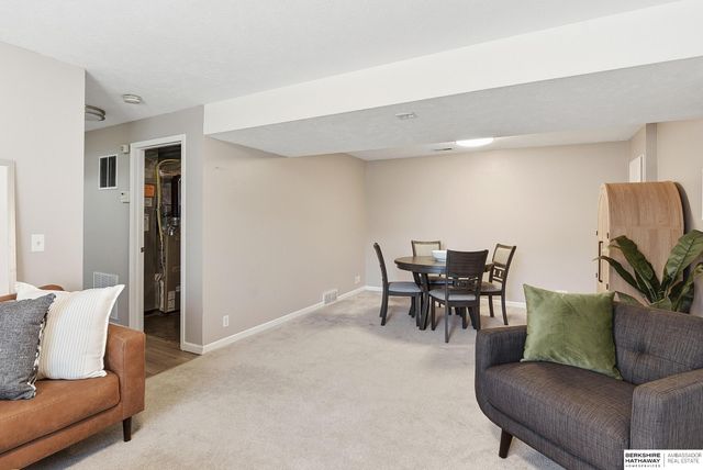 6318 N 148th Street, Omaha, NE 68116