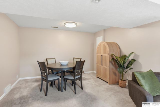 6318 N 148th Street, Omaha, NE 68116