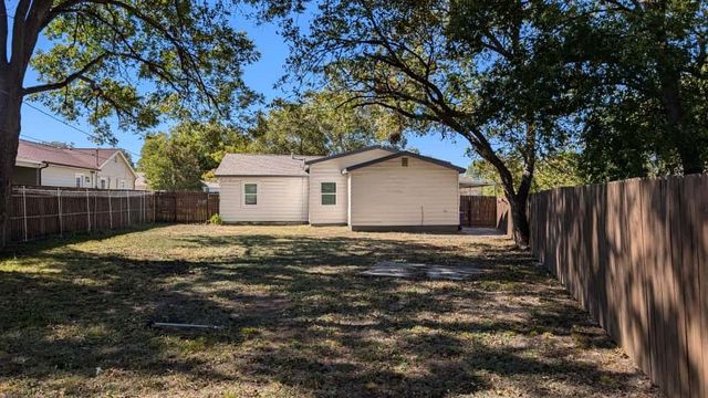 301 Mirike Drive, White Settlement, TX 76108