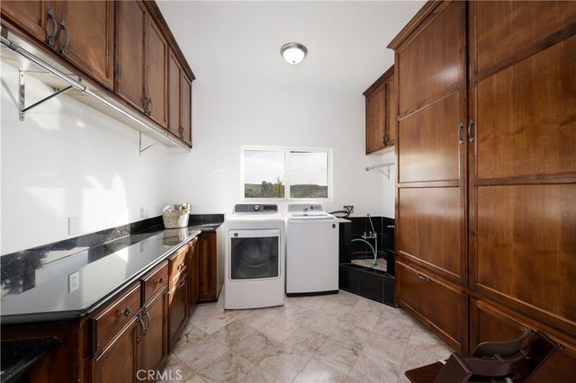 9446 Kern River, Bakersfield, CA 93308