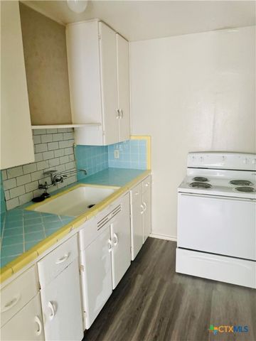 3001 E Rio Grande Street, Victoria, TX 77901