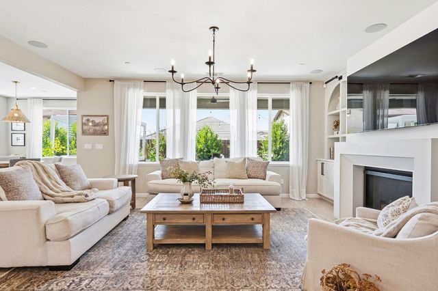 4305 Hydra Cir, Roseville, CA 95747