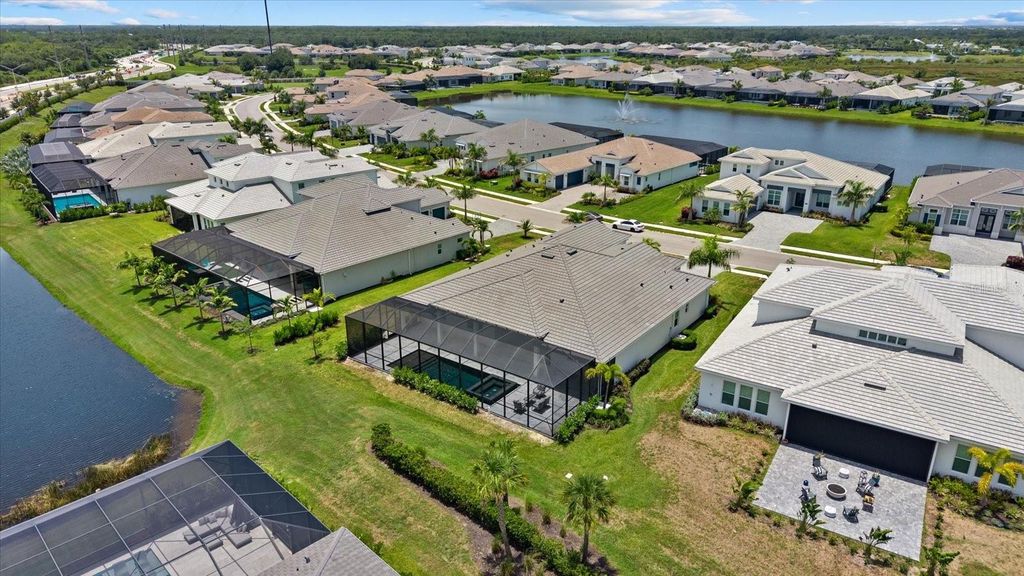 Image 6 of property listing at 8133 NEVIS RUN, Bradenton, FL 34202