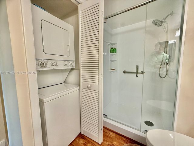 318 Lakeview Dr 203, Weston, FL 33326