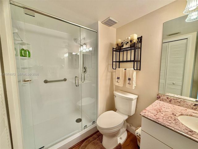 318 Lakeview Dr 203, Weston, FL 33326