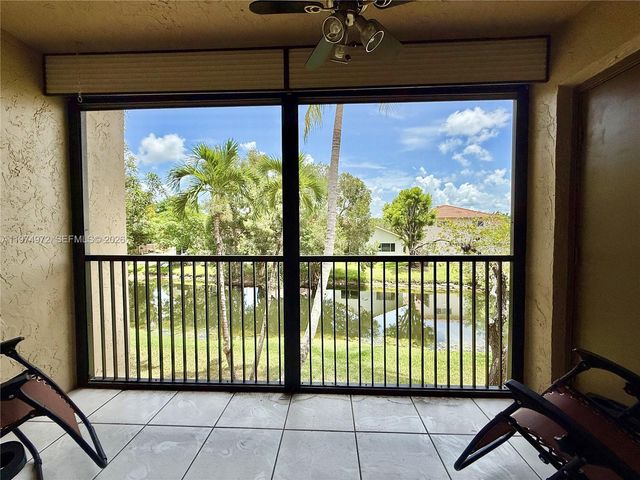 318 Lakeview Dr 203, Weston, FL 33326