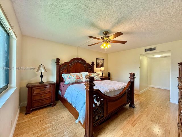 318 Lakeview Dr 203, Weston, FL 33326