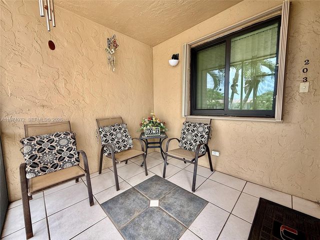318 Lakeview Dr 203, Weston, FL 33326