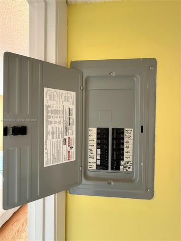 318 Lakeview Dr 203, Weston, FL 33326