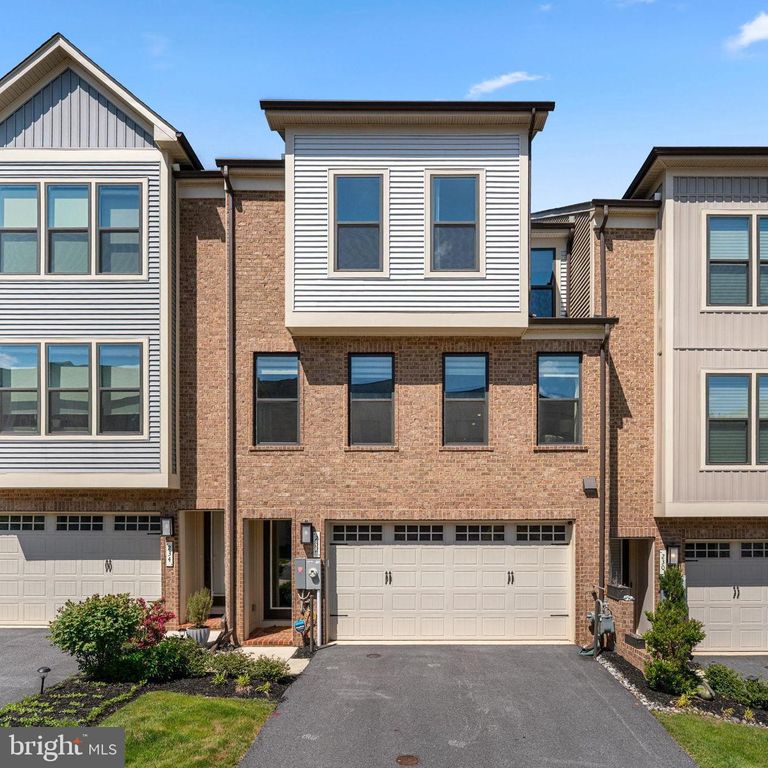 232 HICKORY HOLLOW CT, Cockeysville, MD 21030