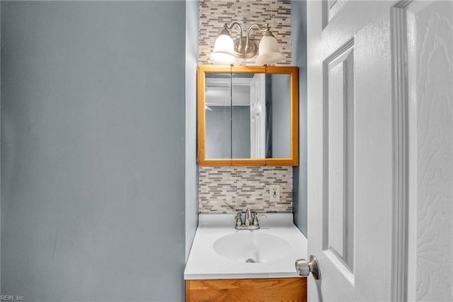 702 Nottingham DR, Hampton, VA 23669