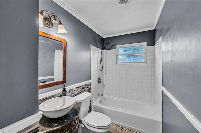 702 Nottingham DR, Hampton, VA 23669