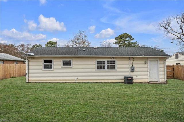 702 Nottingham DR, Hampton, VA 23669