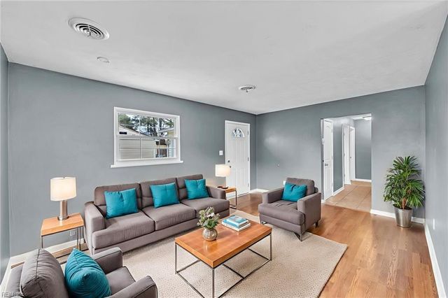 702 Nottingham DR, Hampton, VA 23669