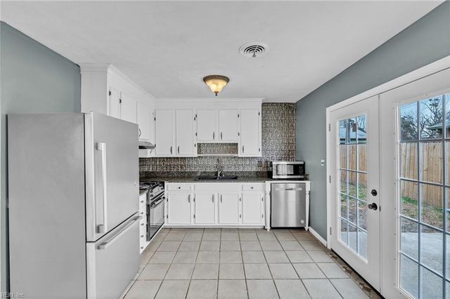 702 Nottingham DR, Hampton, VA 23669