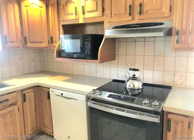 6556 Drexel Street, Dearborn Heights, MI 48127