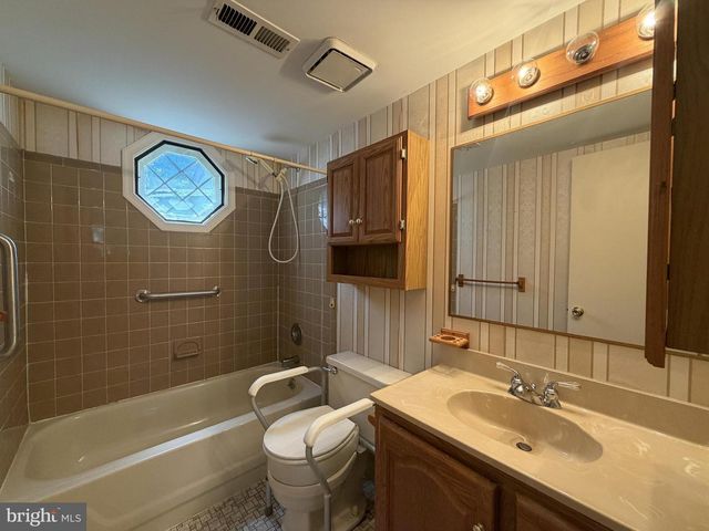 29 ARGYLE AVE, Blackwood, NJ 08012