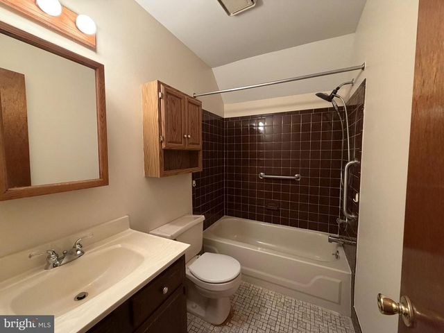 29 ARGYLE AVE, Blackwood, NJ 08012