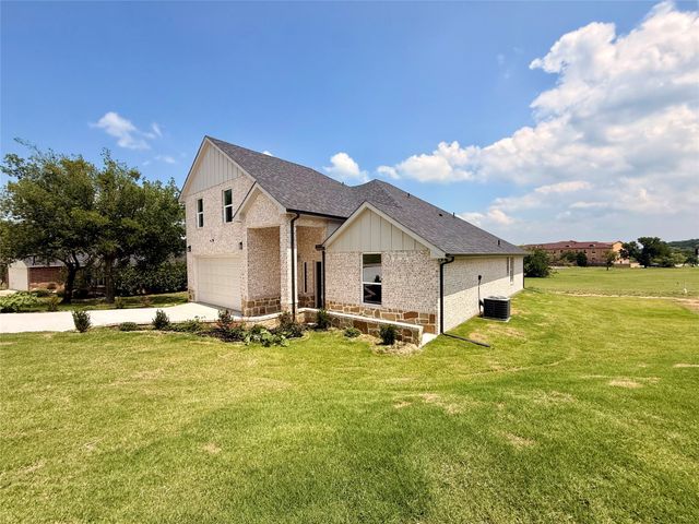 402 Bellaire Circle, Mineral Wells, TX 76067