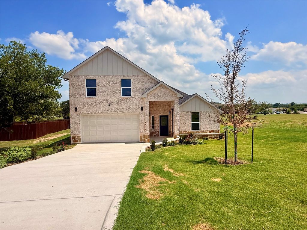 402 Bellaire Circle, Mineral Wells, TX 76067