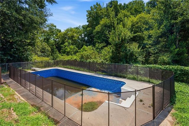 2513 Whisper Trail, Douglasville, GA 30135