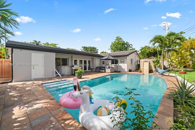 930 NE 182nd Ter, North Miami Beach, FL 33162