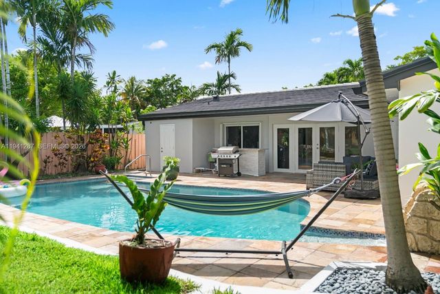 930 NE 182nd Ter, North Miami Beach, FL 33162