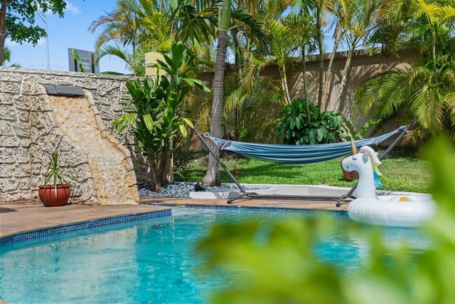 930 NE 182nd Ter, North Miami Beach, FL 33162