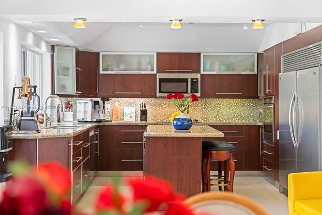 930 NE 182nd Ter, North Miami Beach, FL 33162