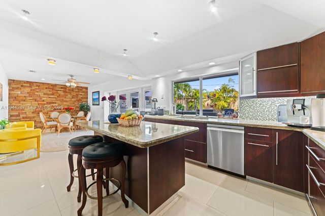 930 NE 182nd Ter, North Miami Beach, FL 33162