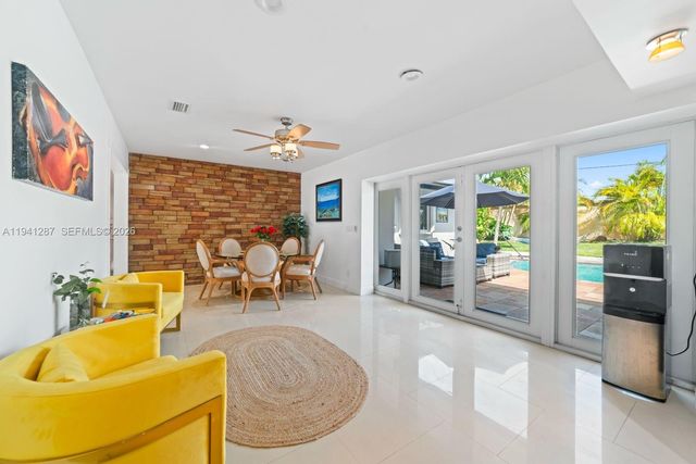 930 NE 182nd Ter, North Miami Beach, FL 33162