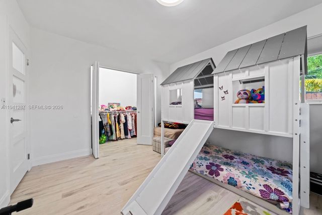 930 NE 182nd Ter, North Miami Beach, FL 33162