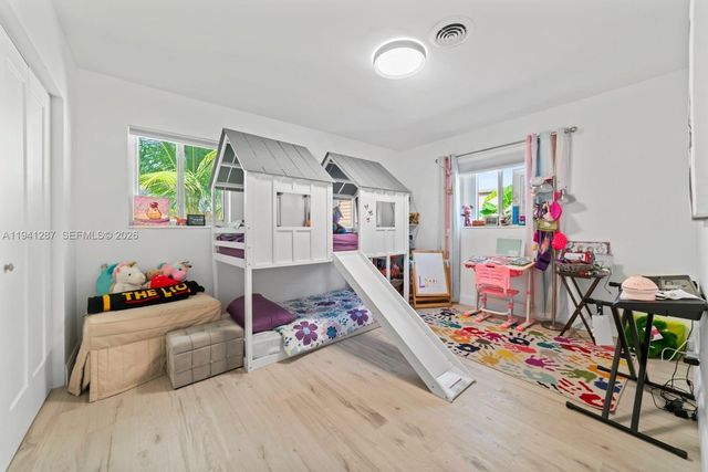 930 NE 182nd Ter, North Miami Beach, FL 33162